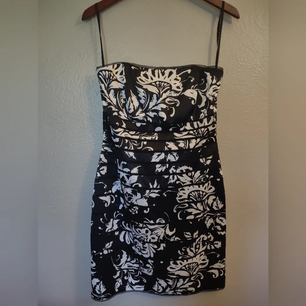 WHBM White House Black Market Black White Satin Floral Strapless Cocktail Dress - Picture 1 of 12